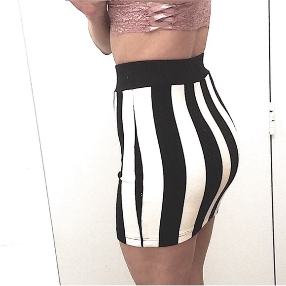 Mini Skirt: Black & White Striped Bandage woven fabric emo goth punk - Picture 4 of 8